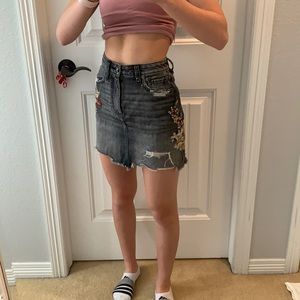 Black denim skirt with flowers